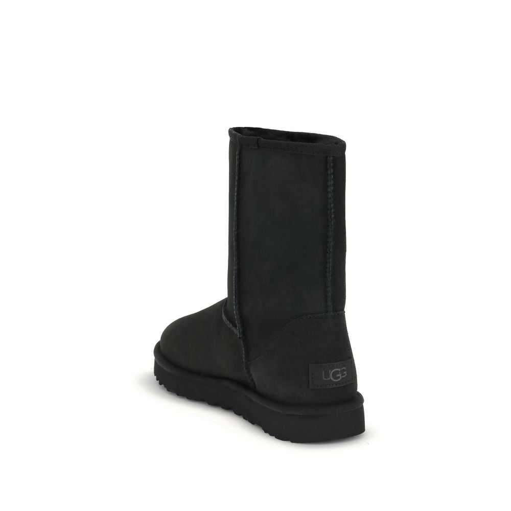 حذاء UGG Classic Short II