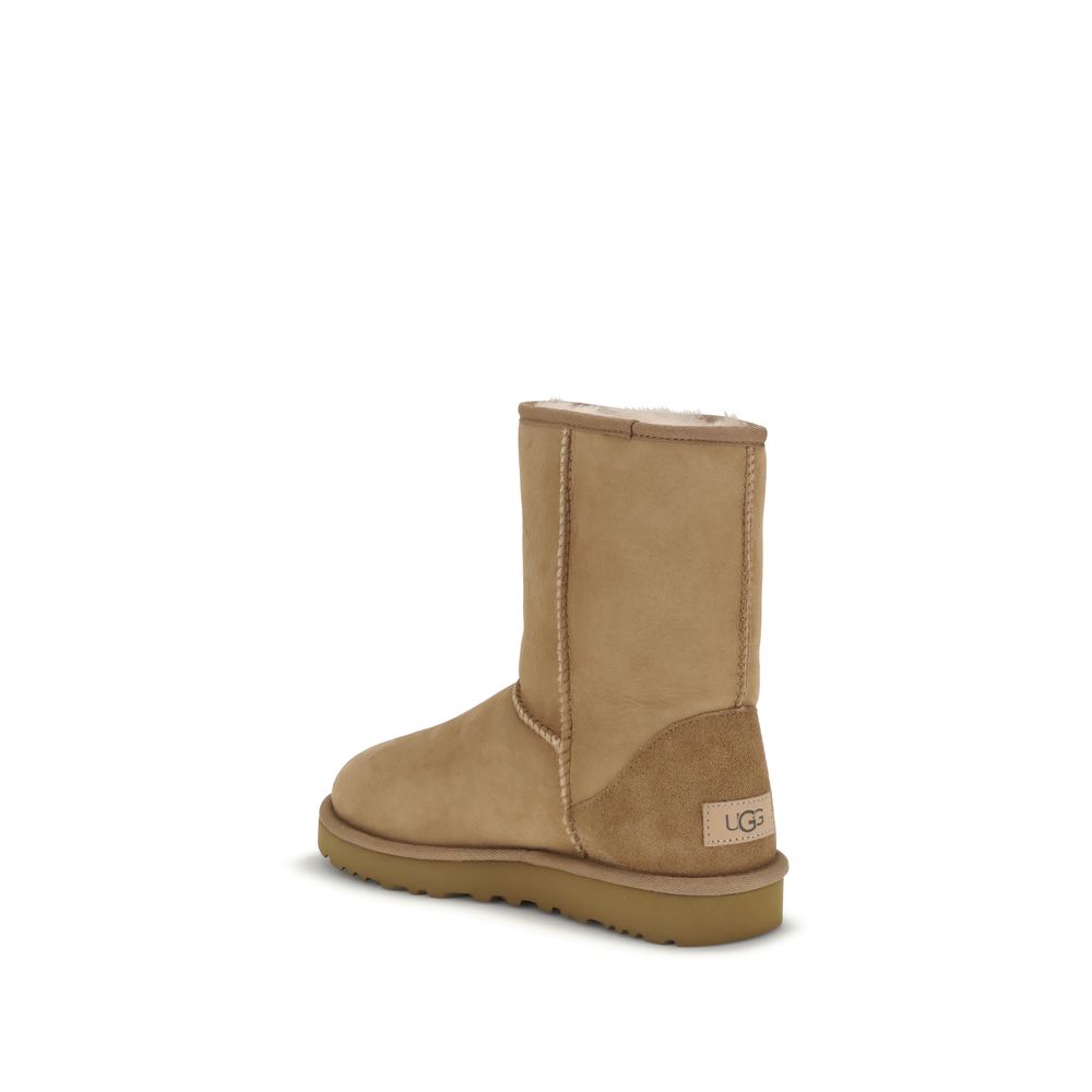 حذاء UGG Classic Short II