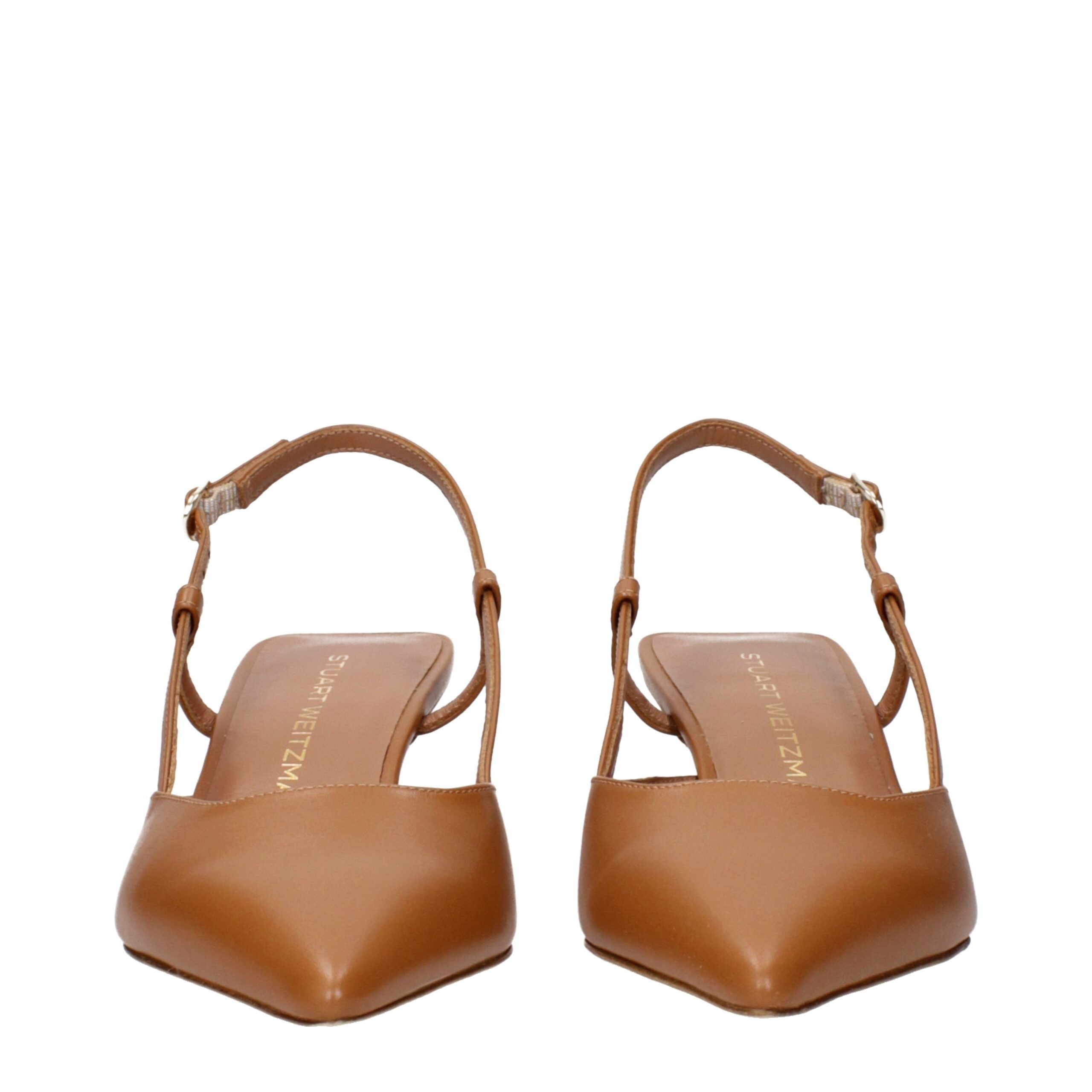 حذاء ستيوارت ويتزمان الجلدي البني بكعب متوسط