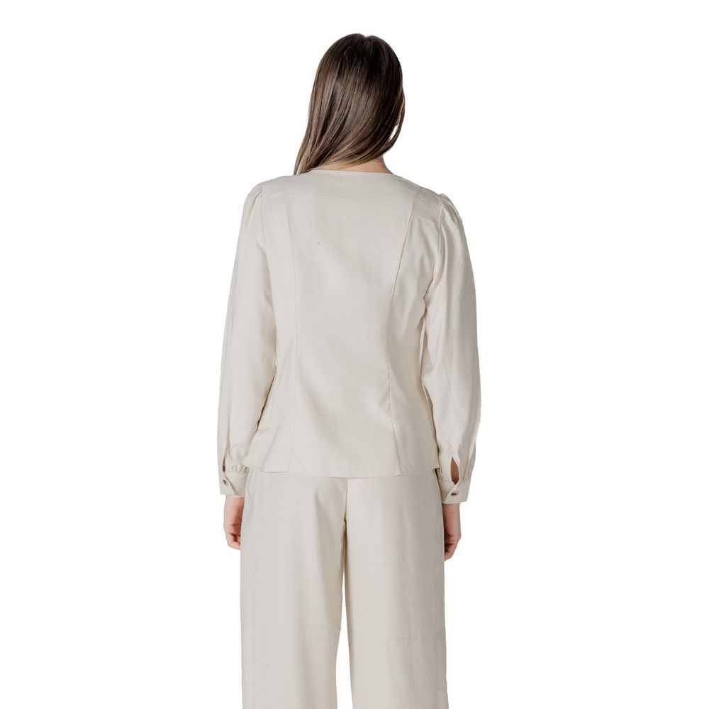 بلوزة فيسكوز كريمية من فيلا كلوز