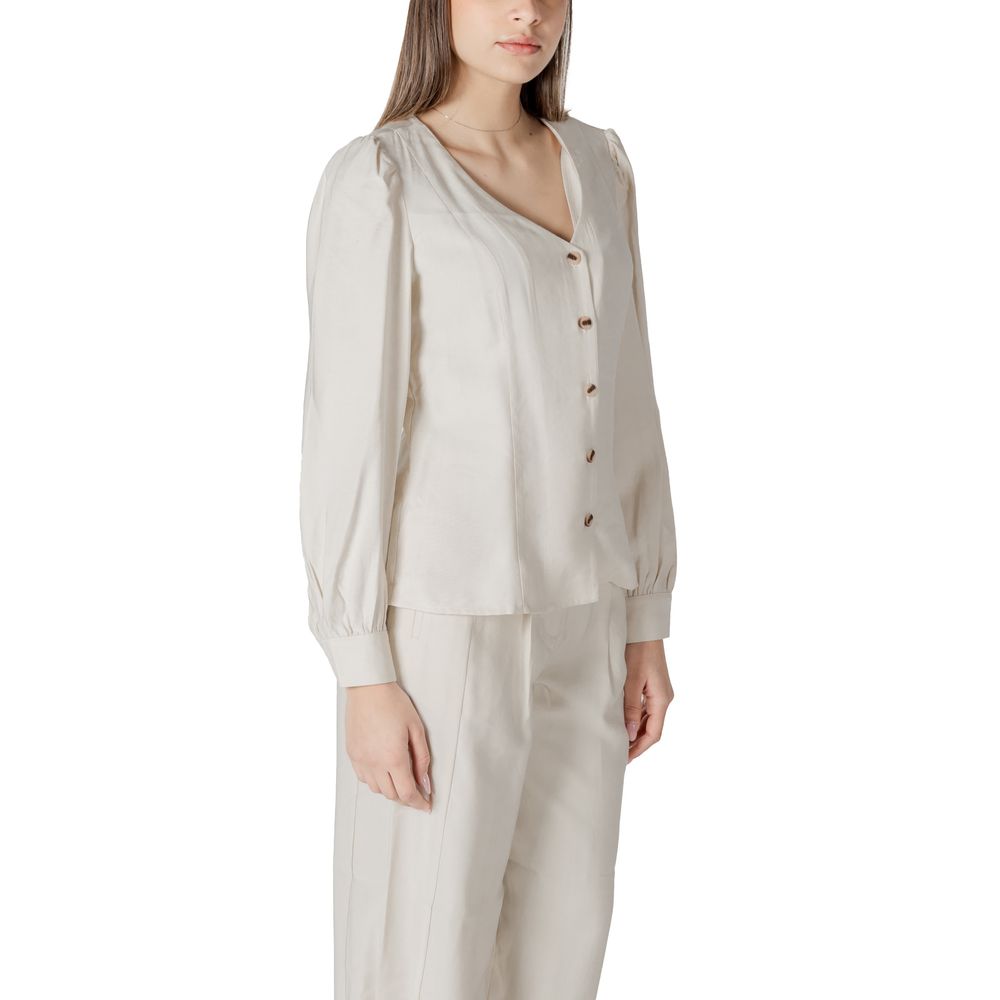 بلوزة فيسكوز كريمية من فيلا كلوز