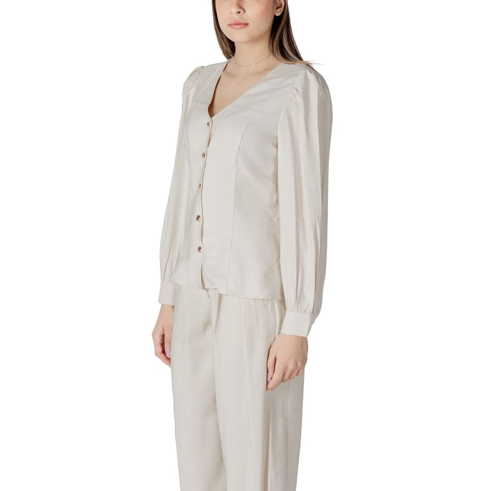 بلوزة فيسكوز كريمية من فيلا كلوز