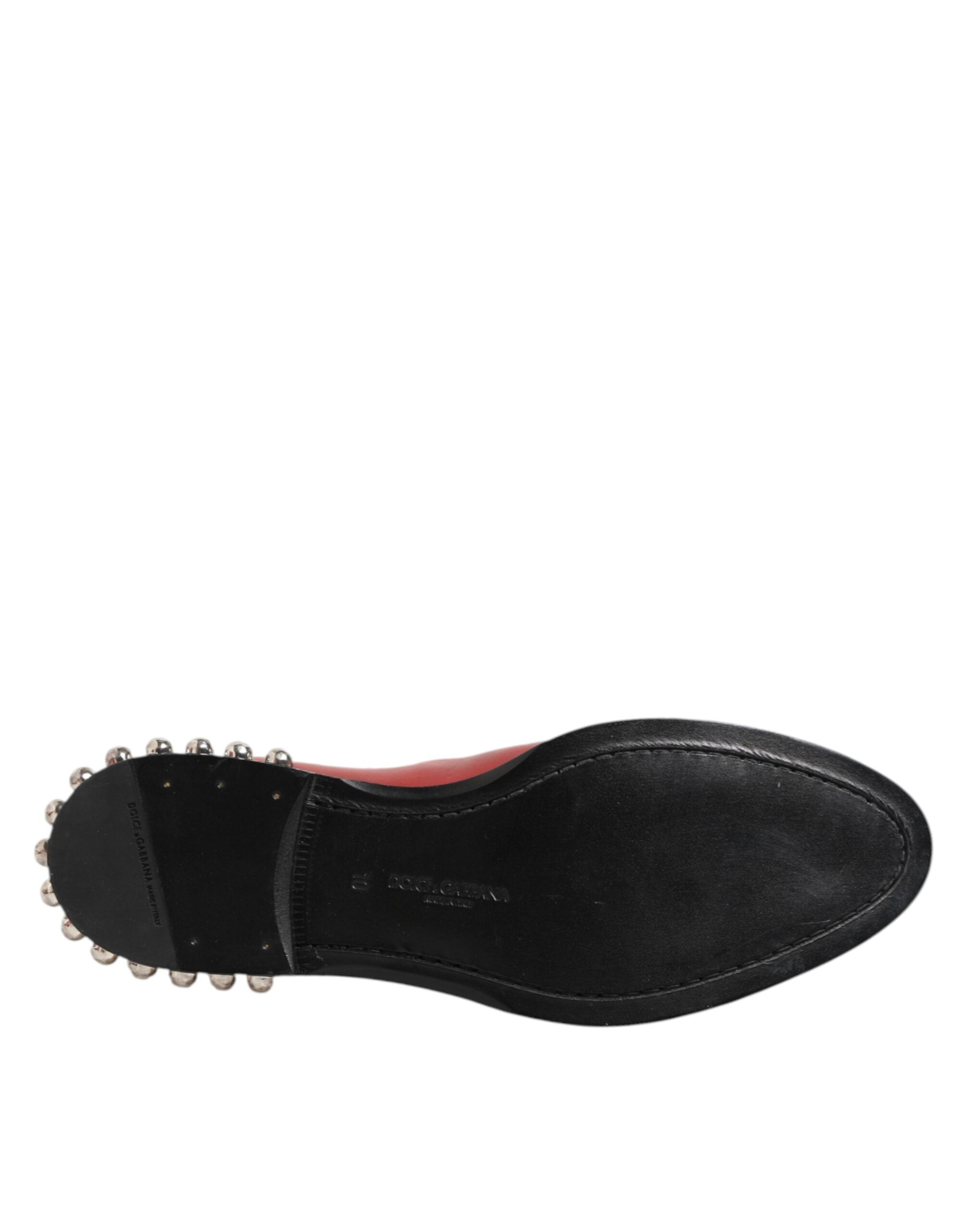 حذاء تشيلسي قصير من دولتشي آند غابانا باللون الأحمر مرصع بالمسامير