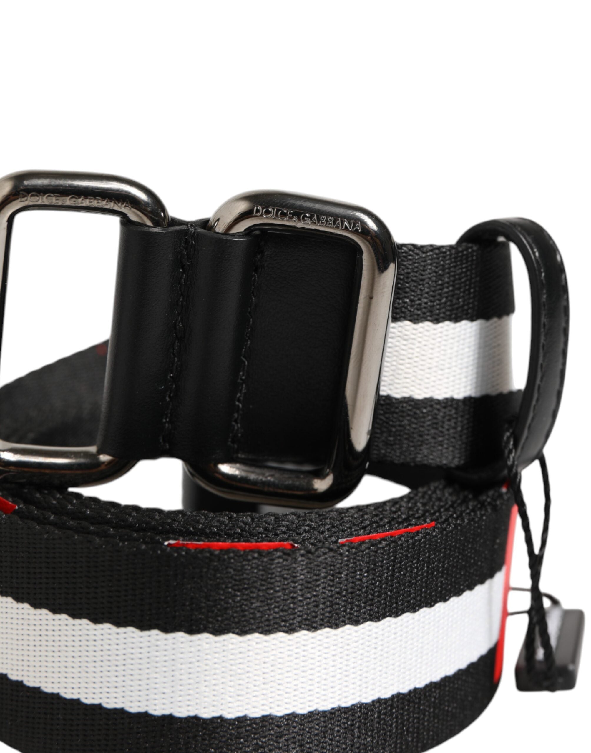 حزام دولتشي آند غابانا الأسود والأبيض المخطط بشعار معدني