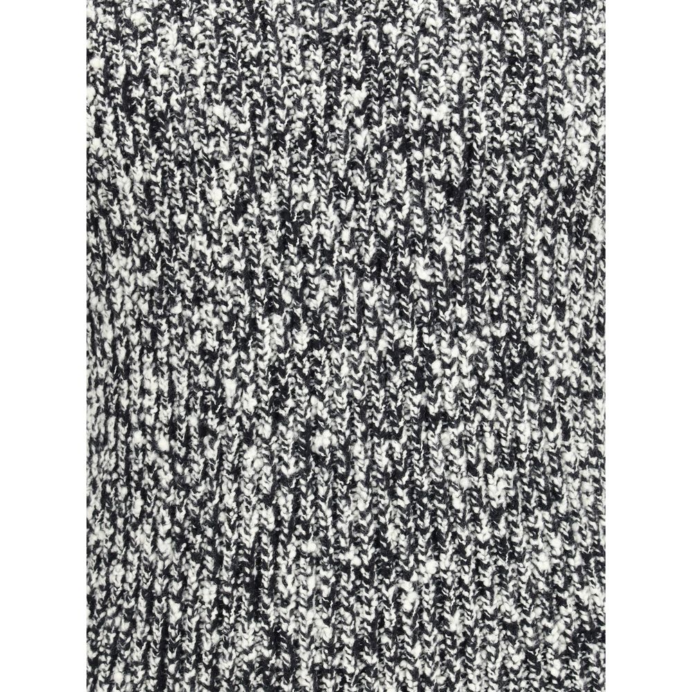 بلوزة دولتشي آند غابانا الصوفية البيضاء بياقة مدورة