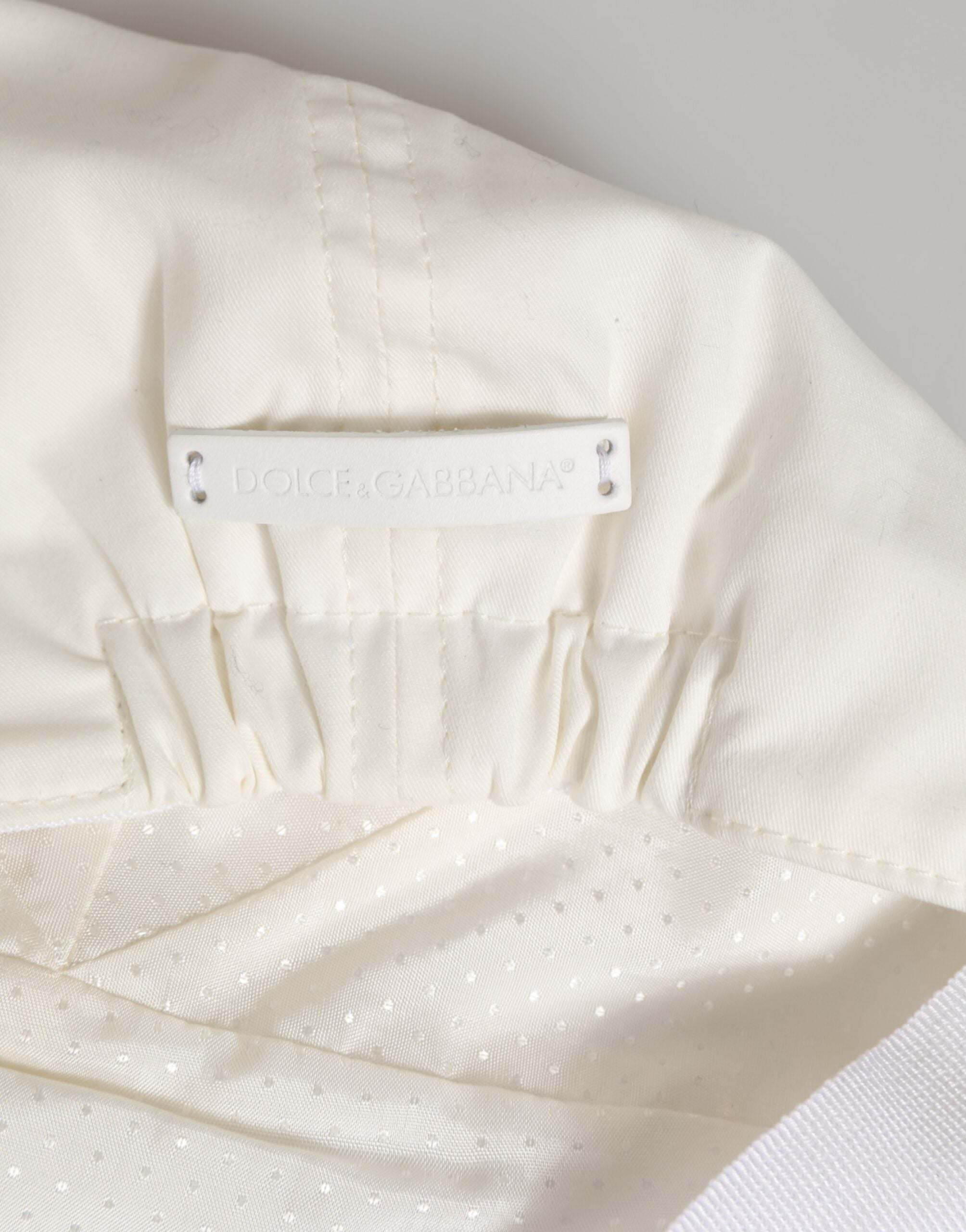 قبعة مسطحة للرجال من دولتشي آند غابانا، مزينة بجلد من مزيج القطن باللون الأبيض