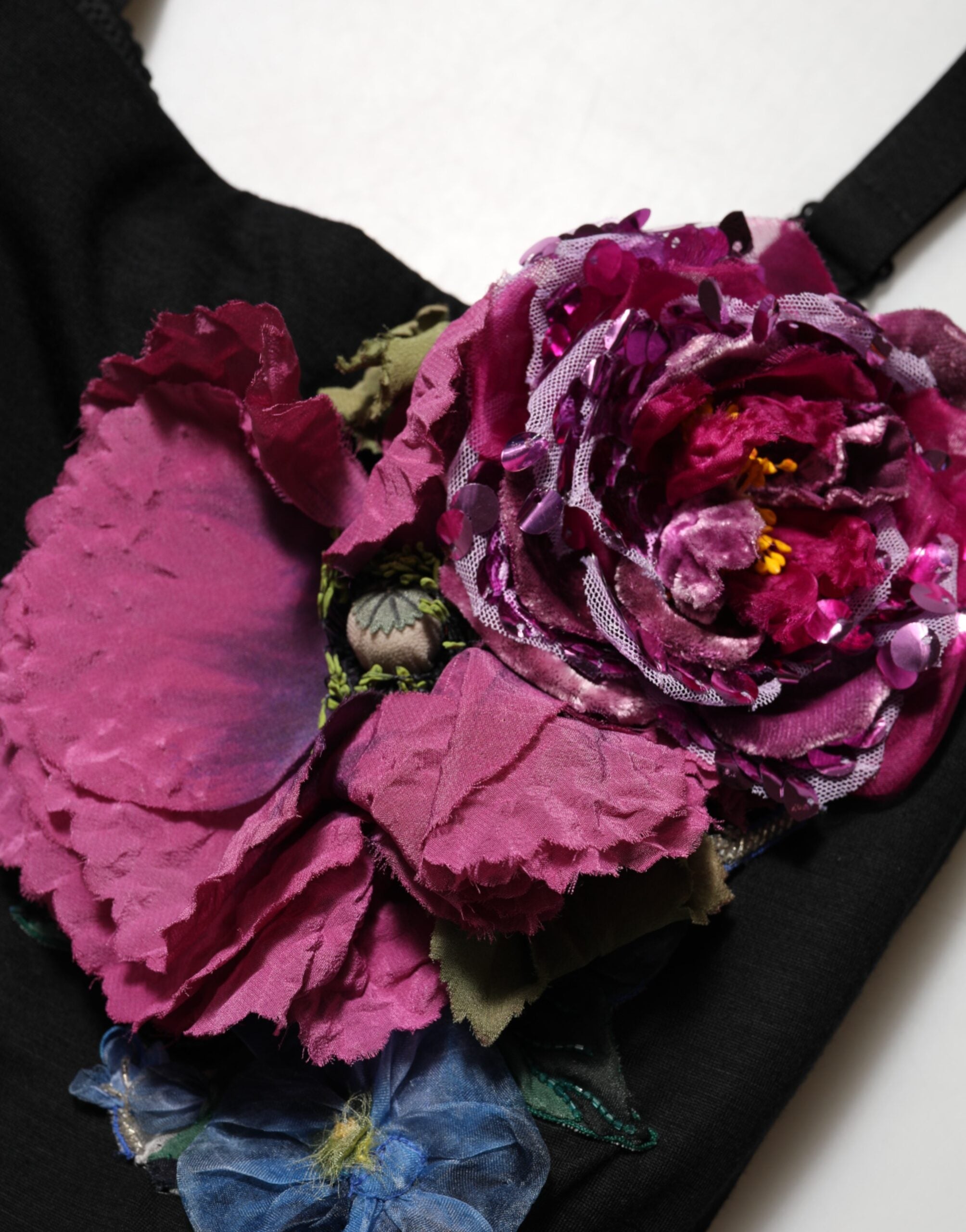 فستان دولتشي آند غابانا ضيق مزين بالزهور السوداء