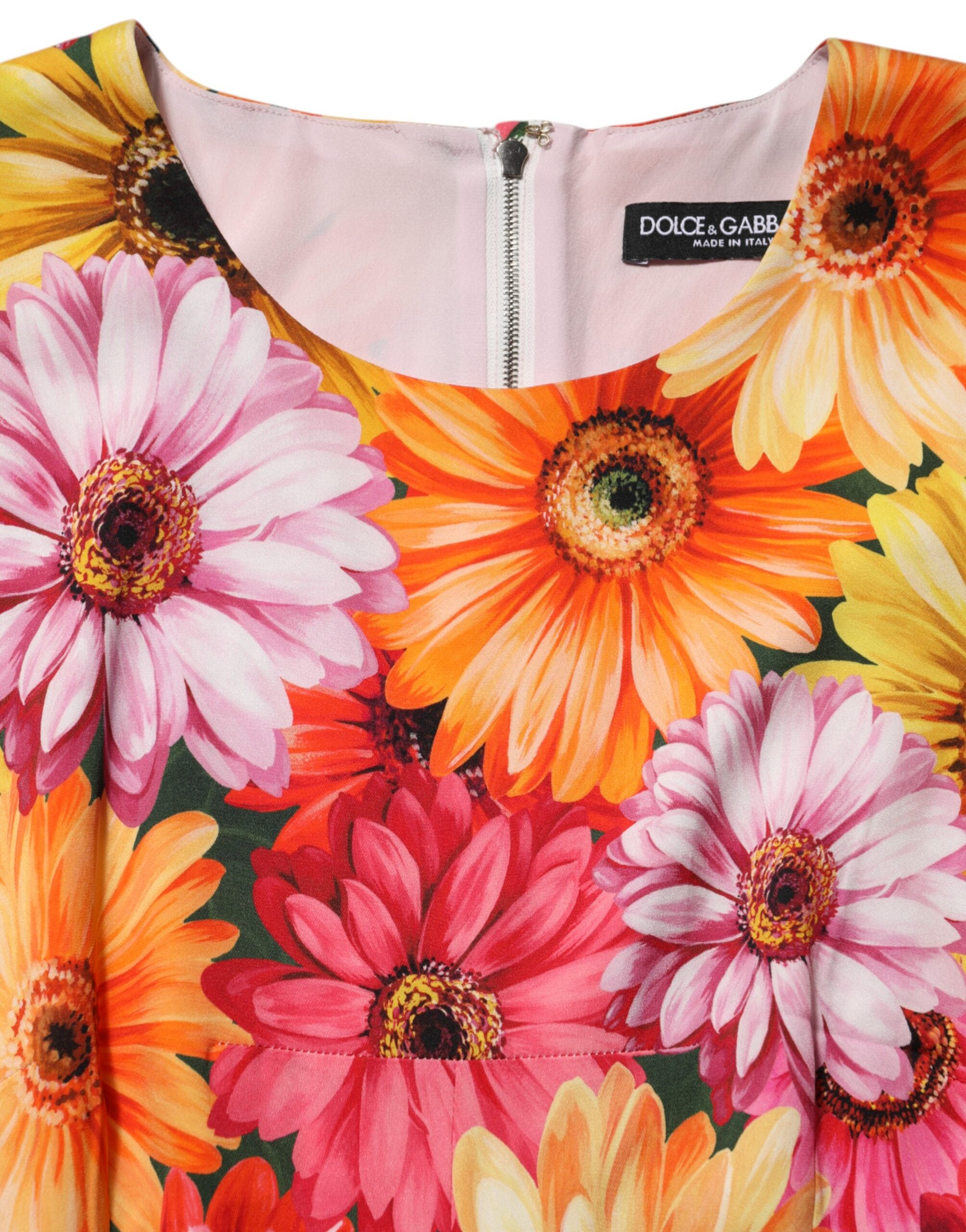 فستان حريري متوسط الطول بطبعة زهور متعددة الألوان من دولتشي آند غابانا