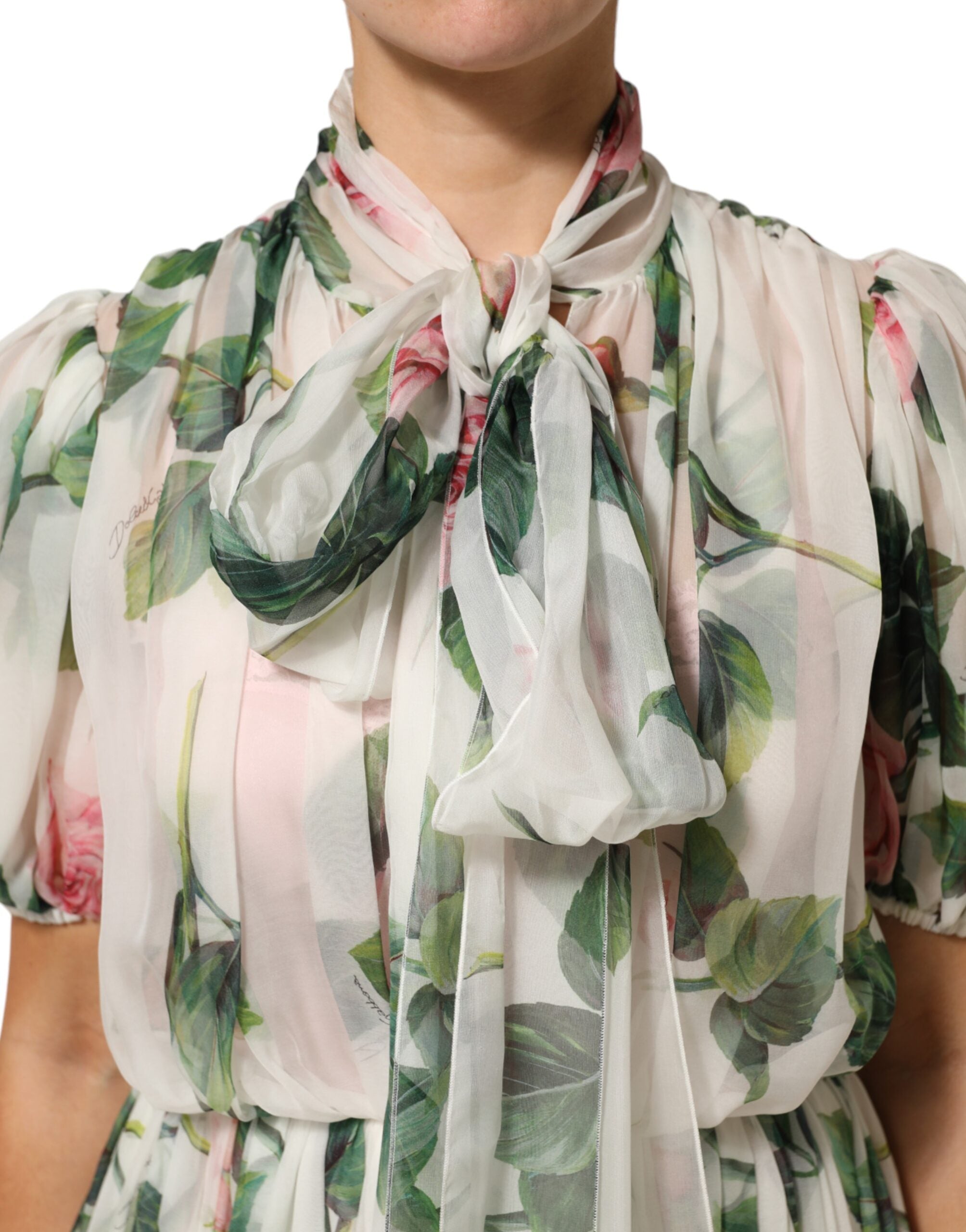 فستان دولتشي آند غابانا متوسط الطول من الحرير بطبعة زهور بيضاء