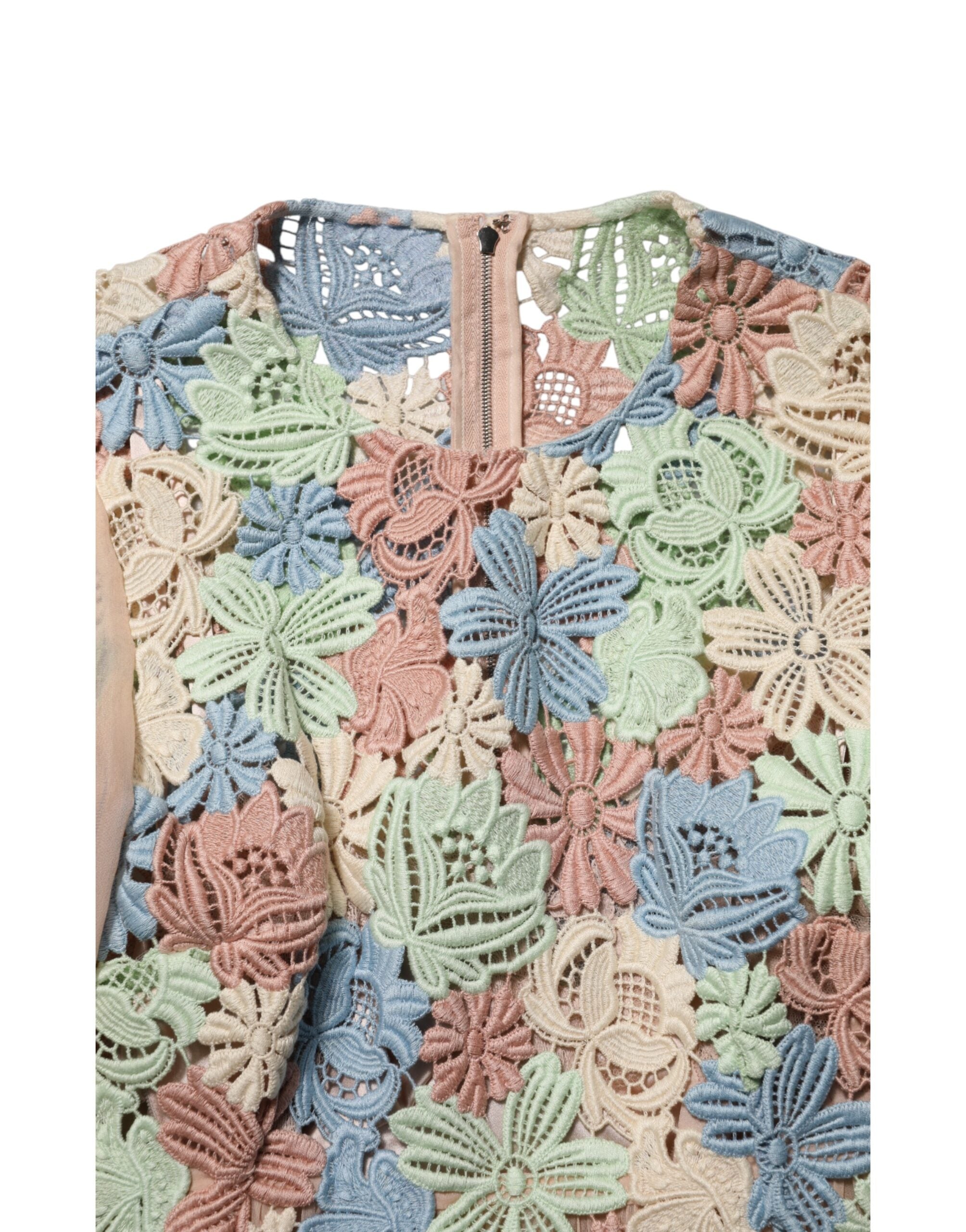 فستان دولتشي آند غابانا الوردي المطرز بالزهور بتصميم خط A مطوي