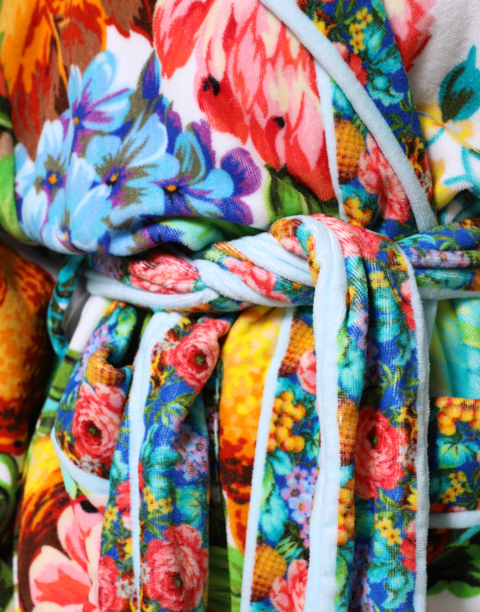 معطف واقٍ من المطر بحزام وطبعة زهور متعددة الألوان من دولتشي آند غابانا