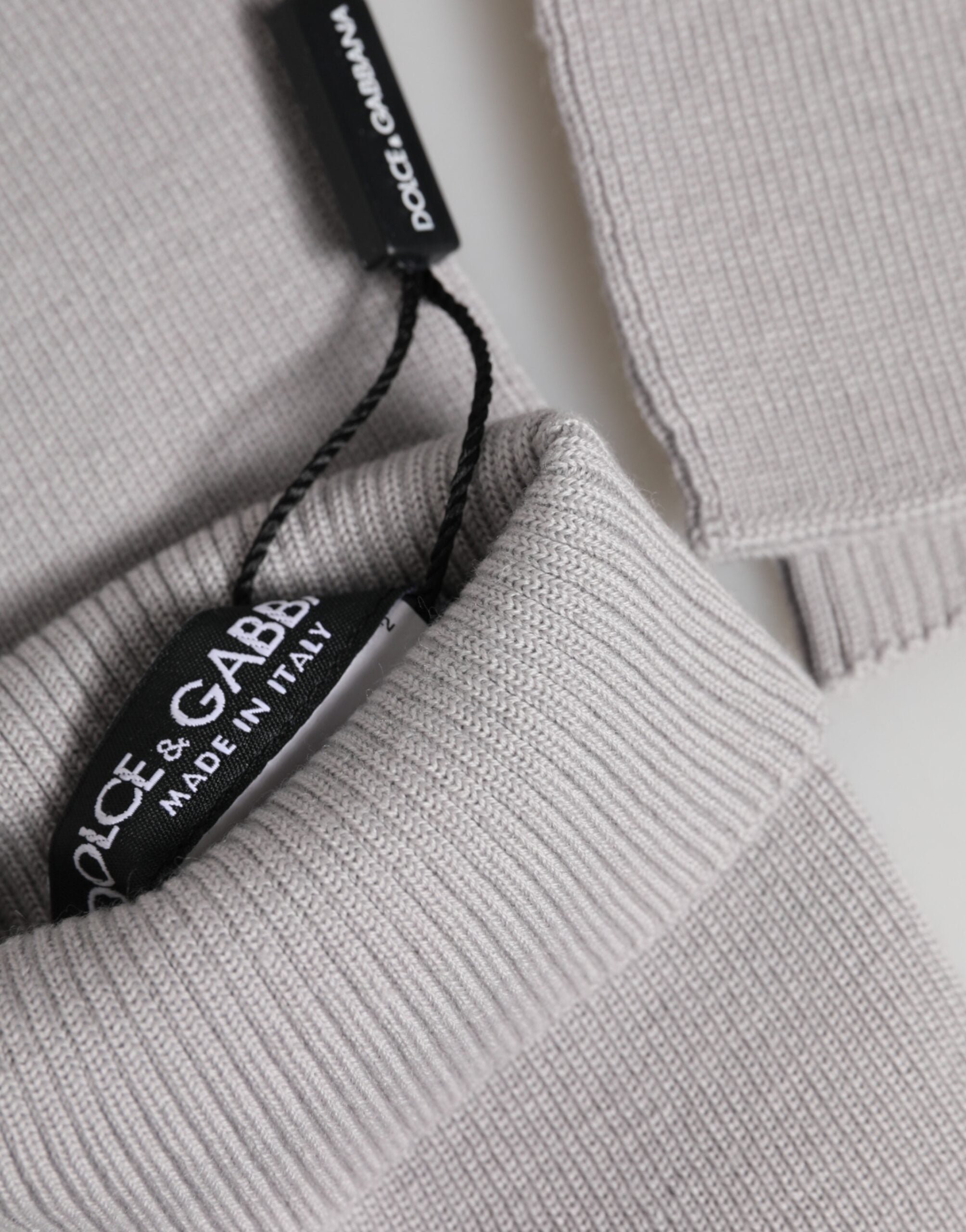 قفازات رجالية محبوكة من صوف عذراء رمادي اللون بدون أصابع من دولتشي آند غابانا