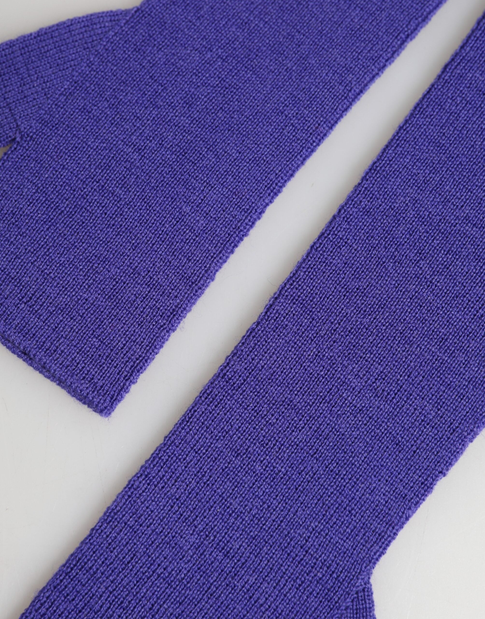 قفازات دولتشي آند غابانا صوفية بنفسجية بدون أصابع بطول الكوع