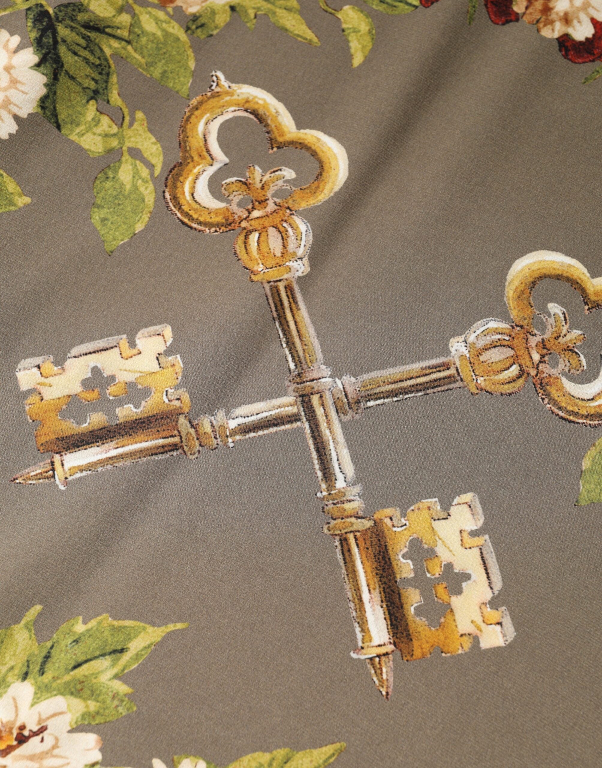 بلوزة حرير من مجموعة دولتشي آند غابانا "إنشانتد سيسيلي" بياقة دائرية