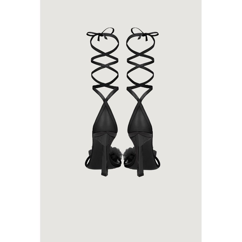 حذاء أنيي باي المصنوع من الجلد الأسود بكعب عالٍ