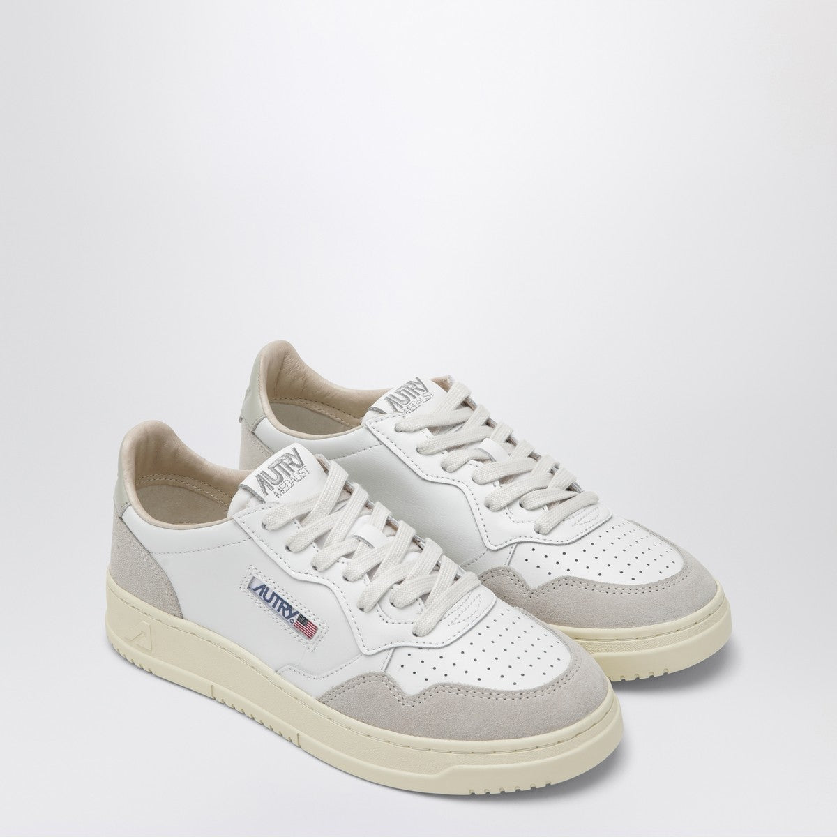 AUTRY Medalist Low sneakers in white/beige leather and suede
