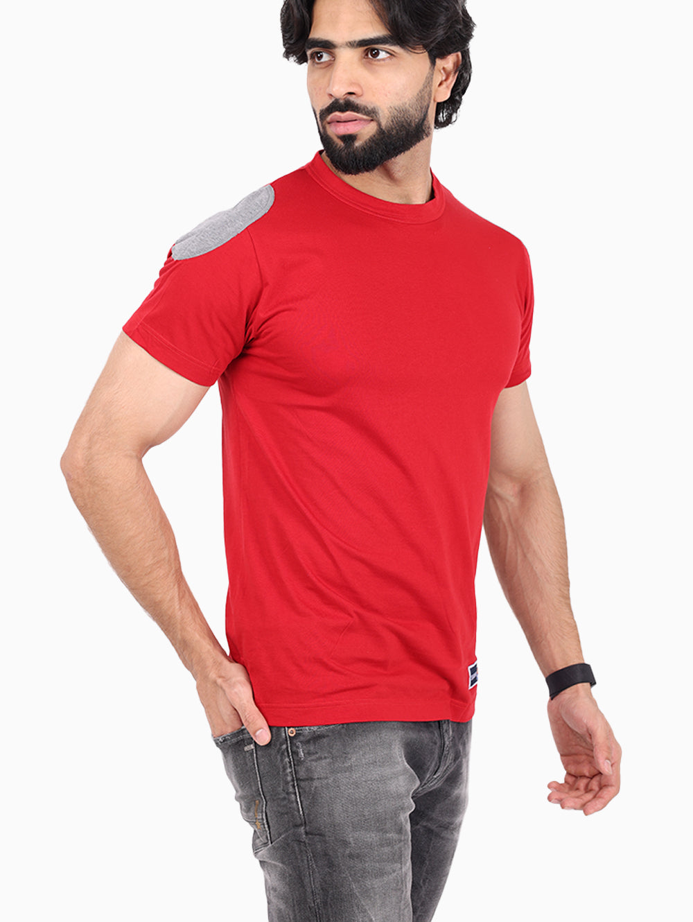 Model wearing Squadra Navale red T-shirt with grey shoulder patches – side view