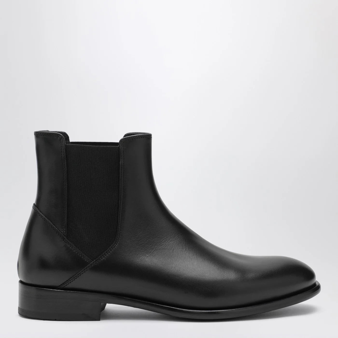 Doucal's Black smooth leather ankle boots