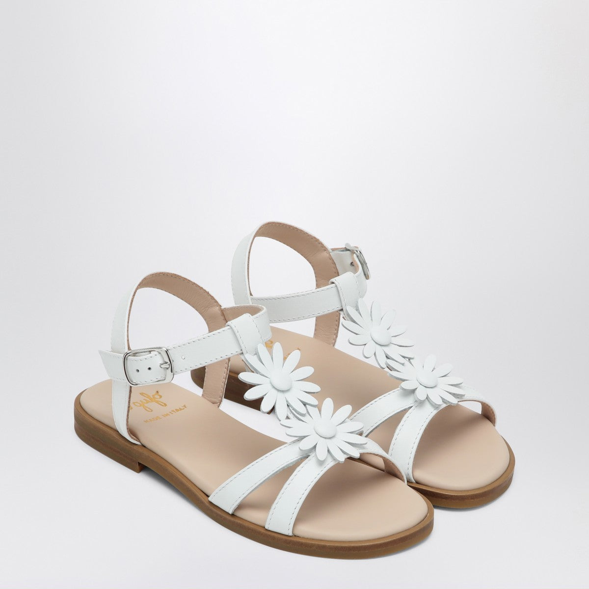 Il Gufo Il Gufo White sandal with applied flowers
