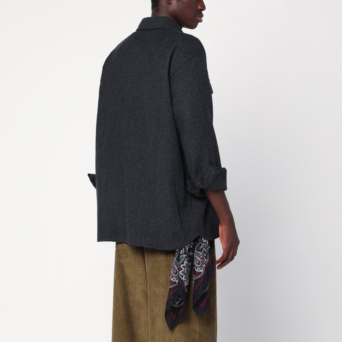 قميص صوف رمادي داكن من ديستين