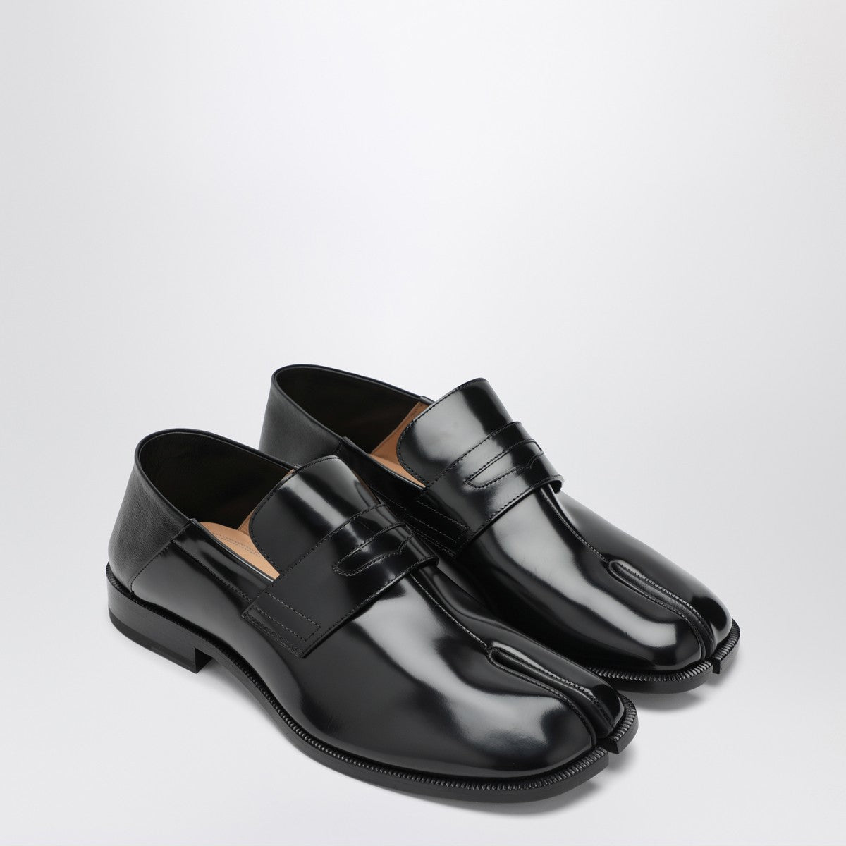 Maison Margiela Maison Margiela Tabi loafer in black leather