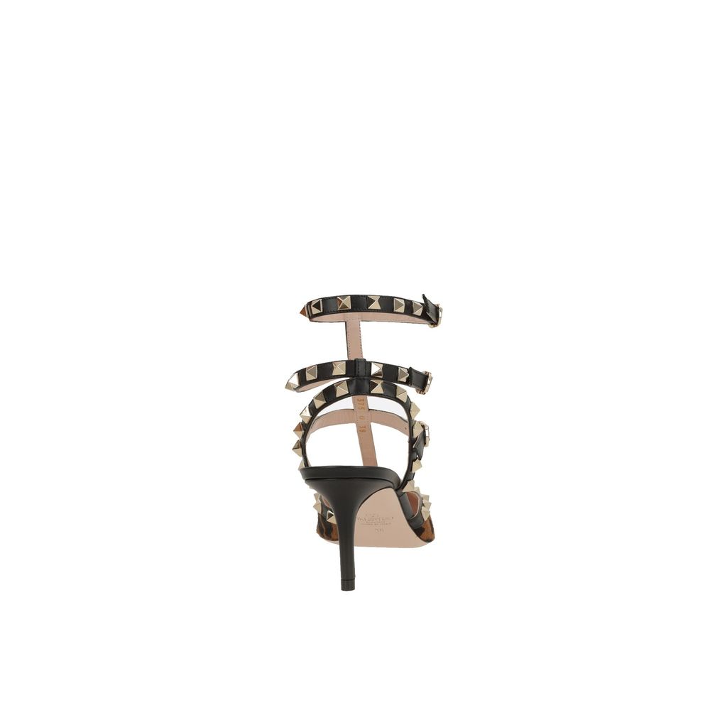 أحذية فالنتينو غارافاني ذات الكعب العالي المصنوعة من جلد العجل الأسود