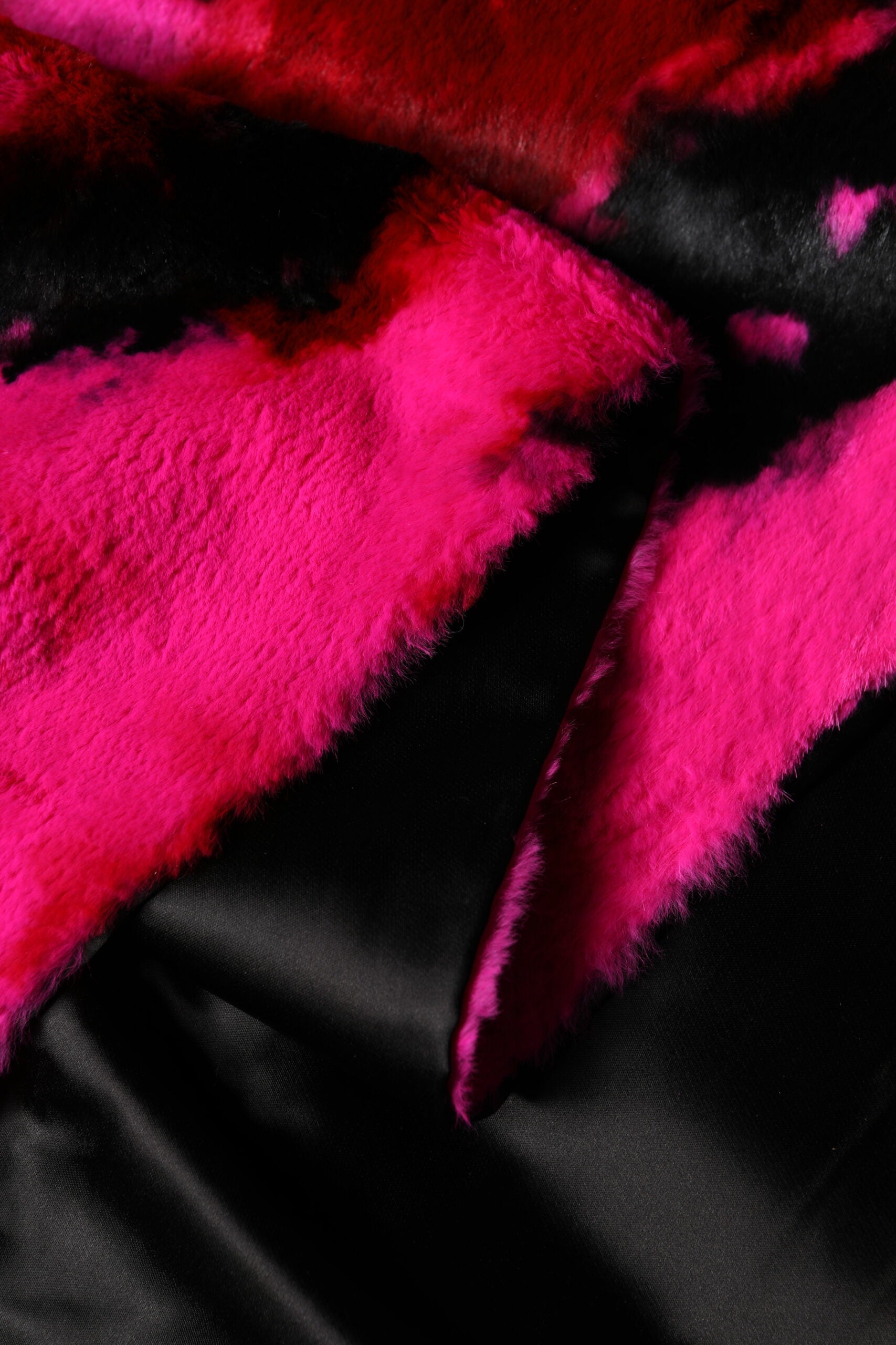 Dolce & Gabbana Pink Black Faux Fur Neck Wrap Fringes 200cm x 59cm Scarf - Luxe Marca