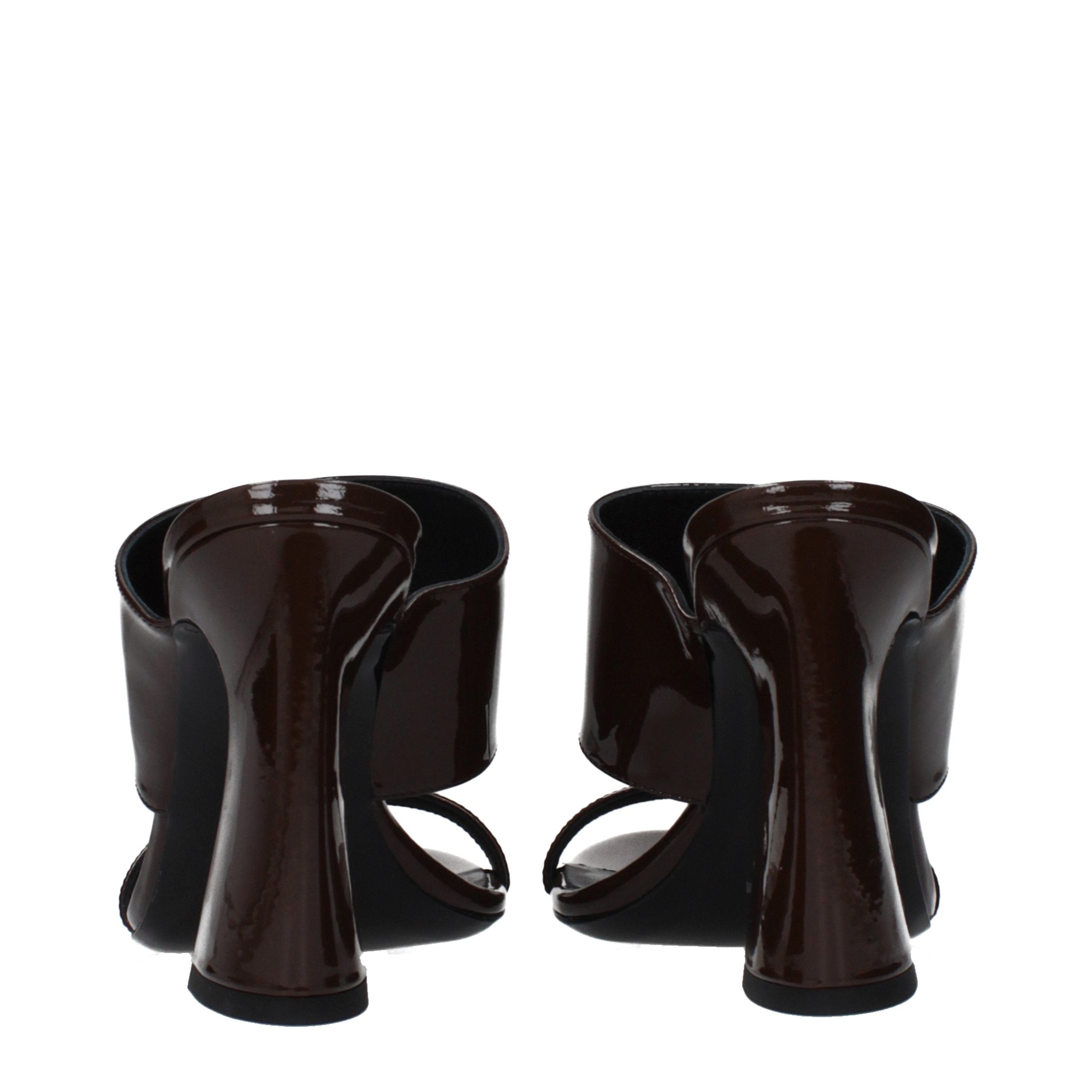 صندل فيرساتشي بني من الجلد بكعب ستيليتو