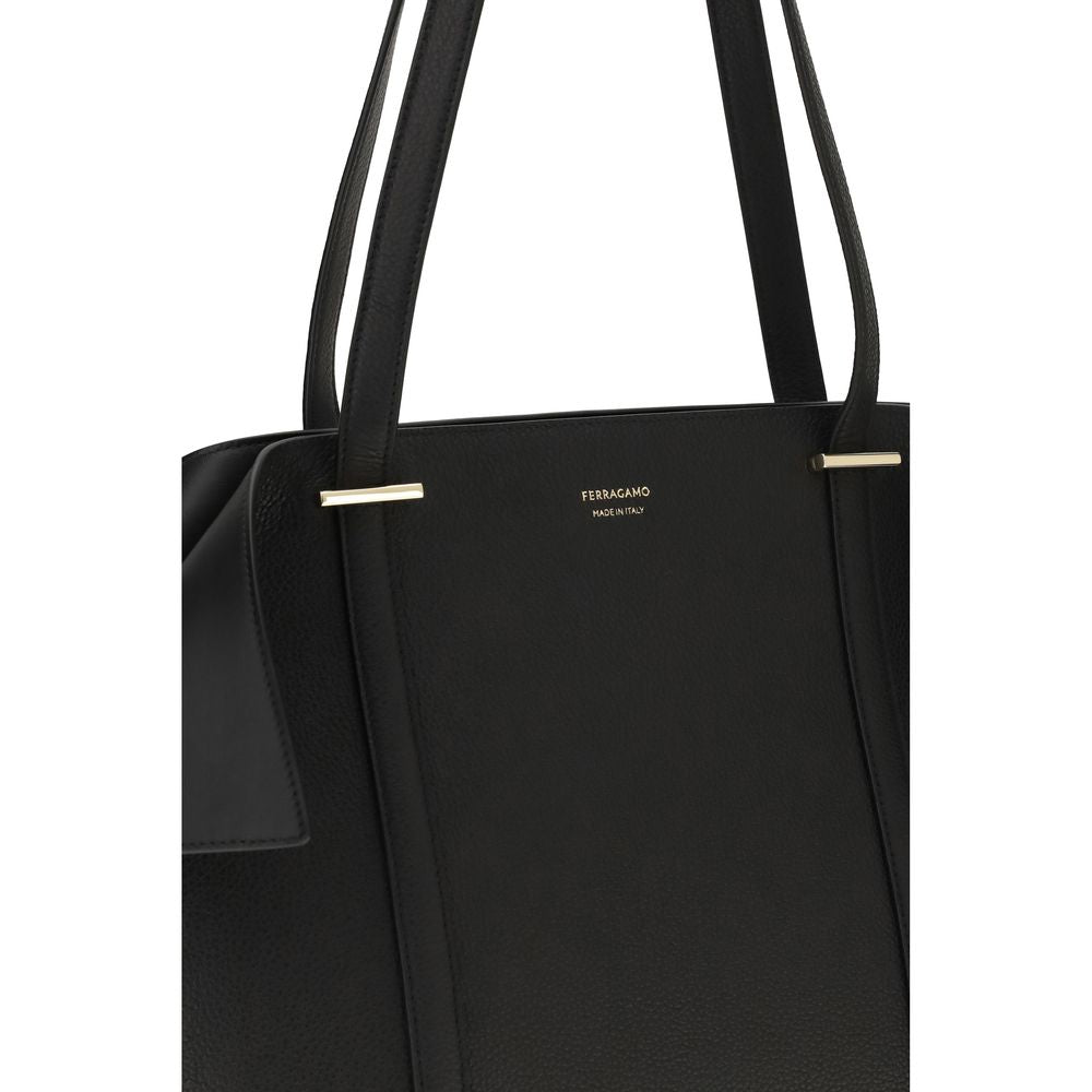 حقيبة كتف فيراغامو بوس توروس من جلد العجل الأسود