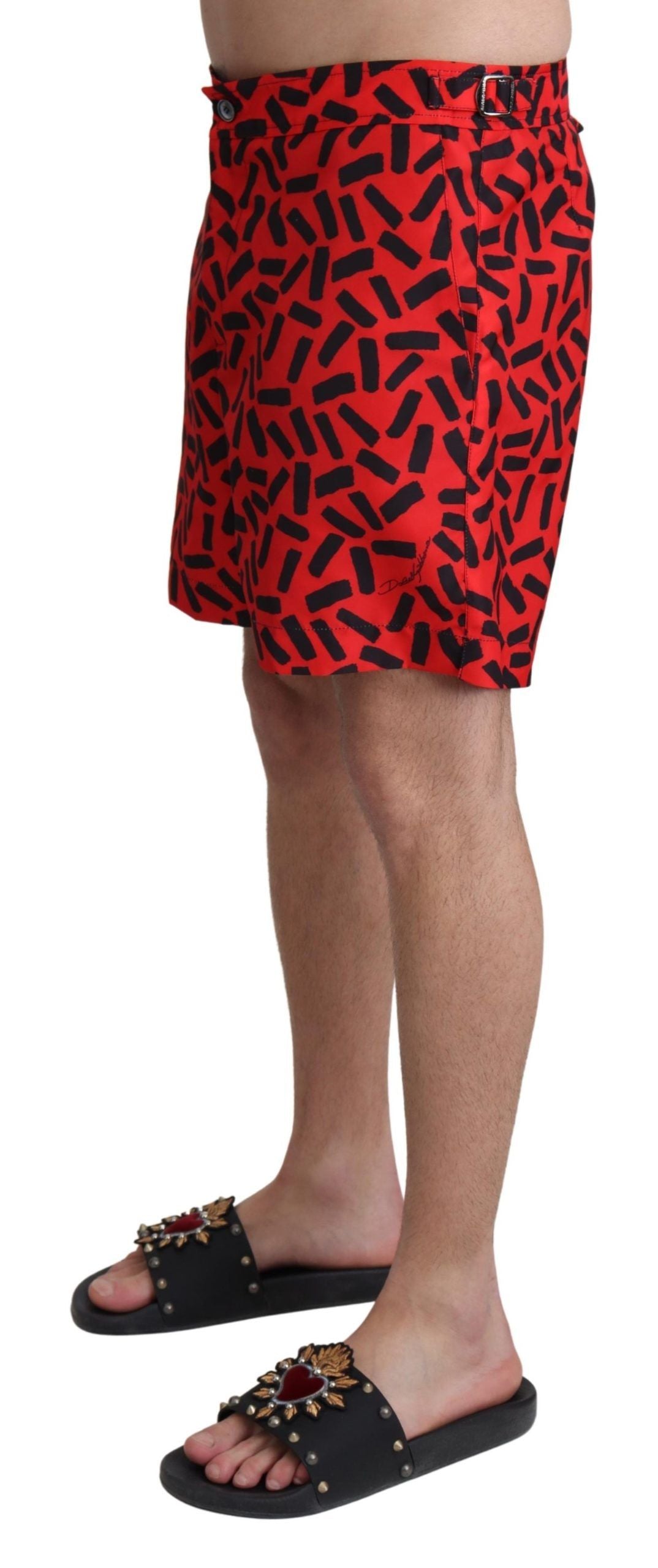 شورت سباحة أحمر أنيق