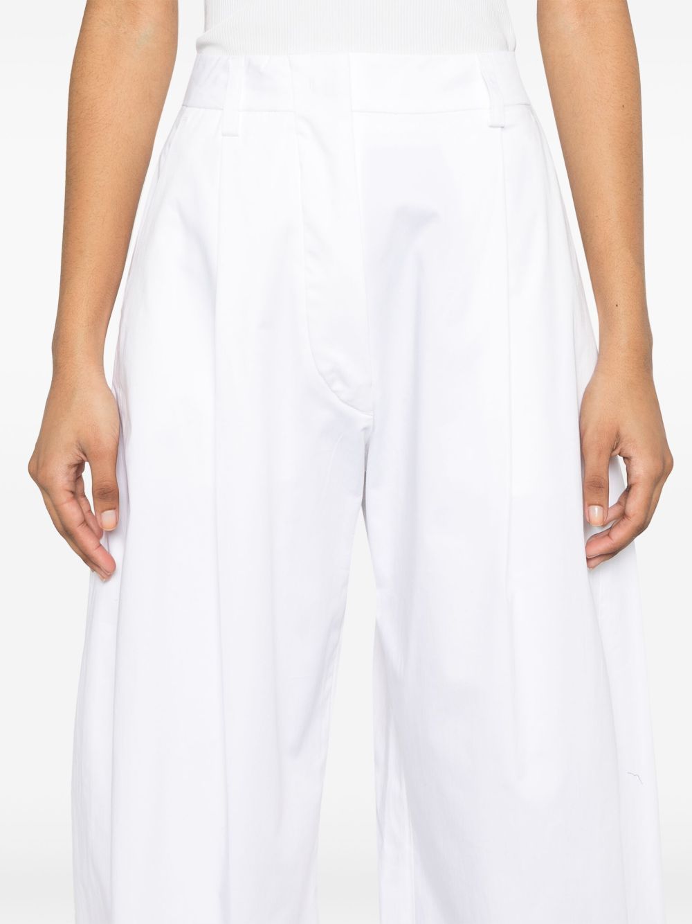 THE LATEST THE LATEST Trousers White