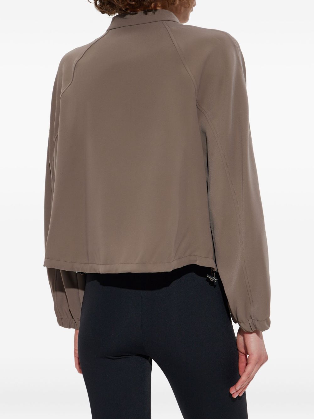 معاطف إمبوريو أرماني باللون الرمادي الفاتح