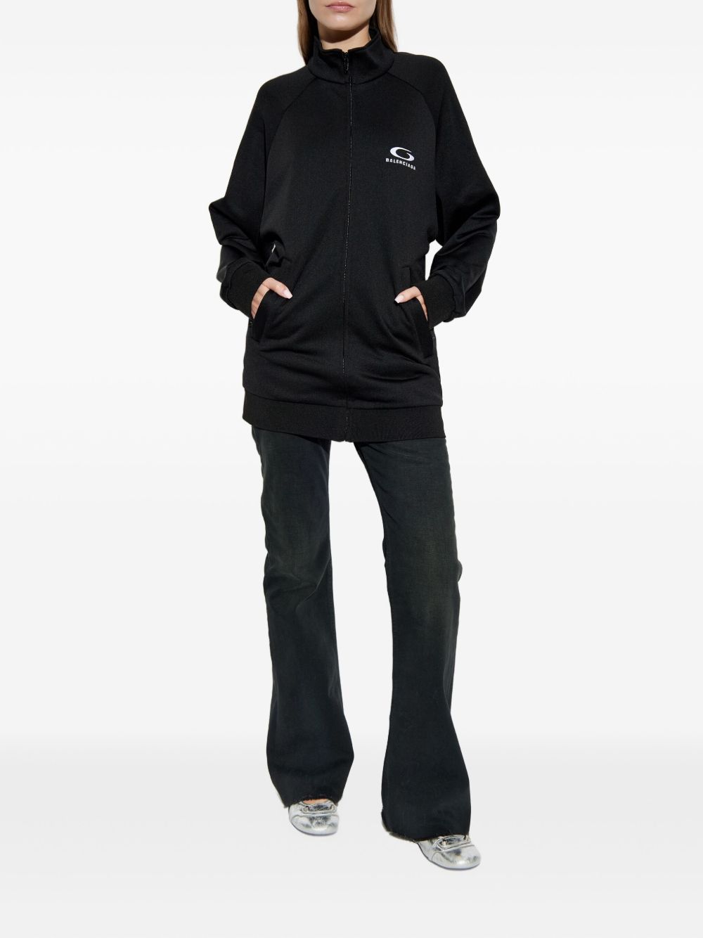 سويت شيرت بالنسياغا مزين بشعار العلامة التجارية