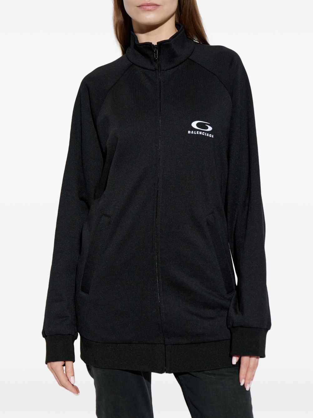 سويت شيرت بالنسياغا مزين بشعار العلامة التجارية