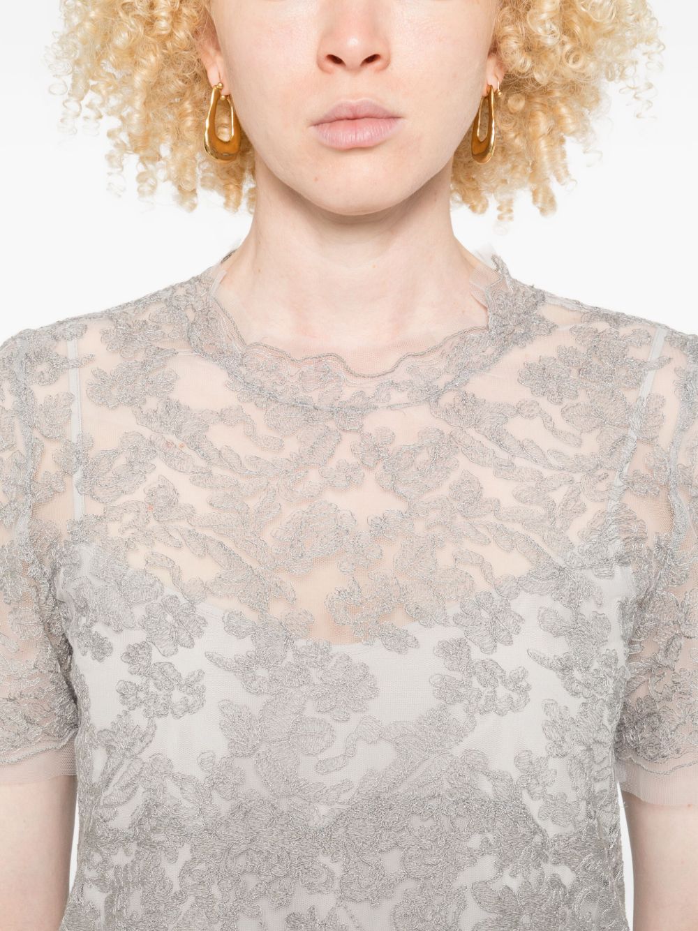 من تصميم Ermanno Scervino، بلوزة من تصميم Ermanno Scervino بأكمام قصيرة