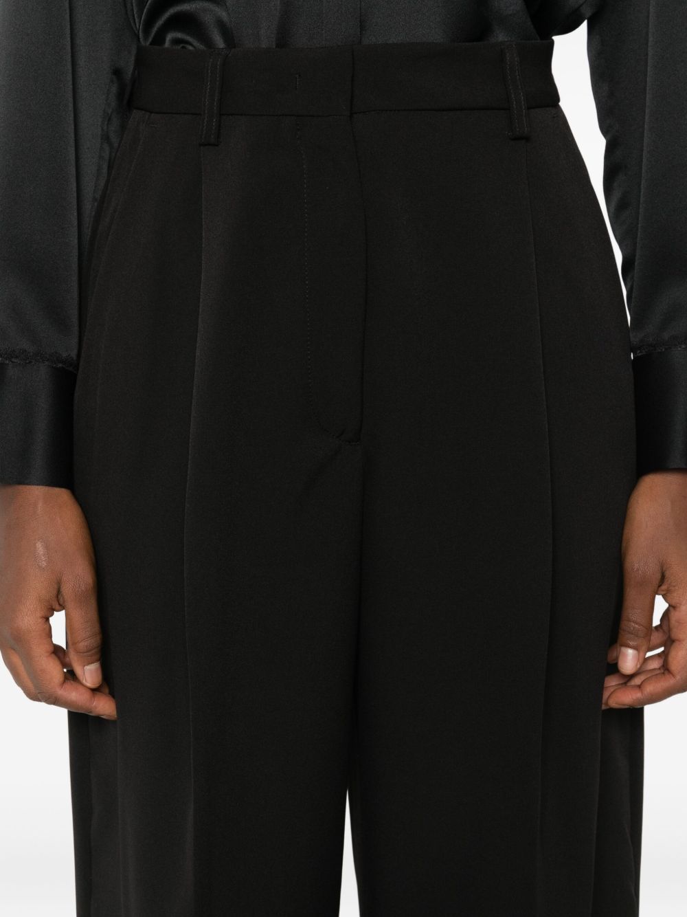 THE LATEST THE LATEST Trousers Black