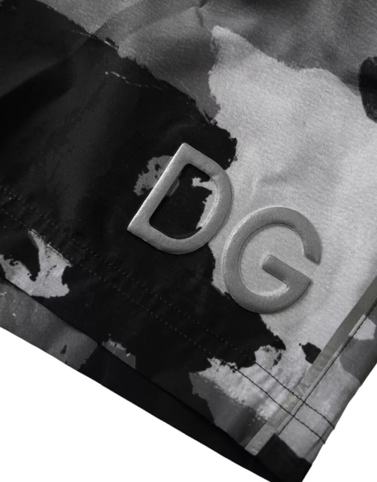 شورت سباحة بشعار DG متعدد الألوان مموه