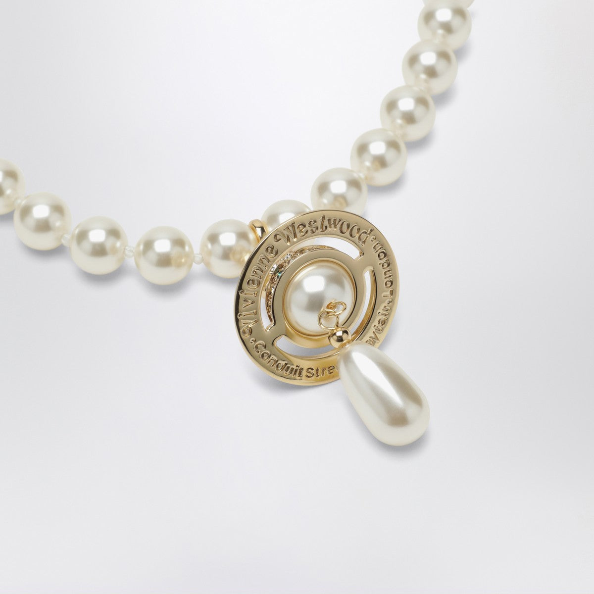 Vivienne Westwood Vivienne Westwood Pearl choker with Orb pendant