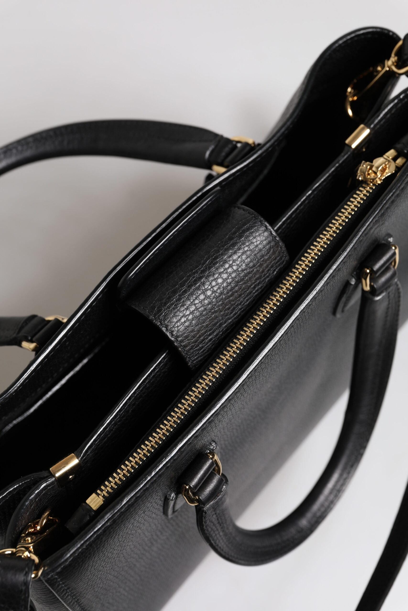 Black Calf Leather Logo Plaque Shoulder Handbag Bag