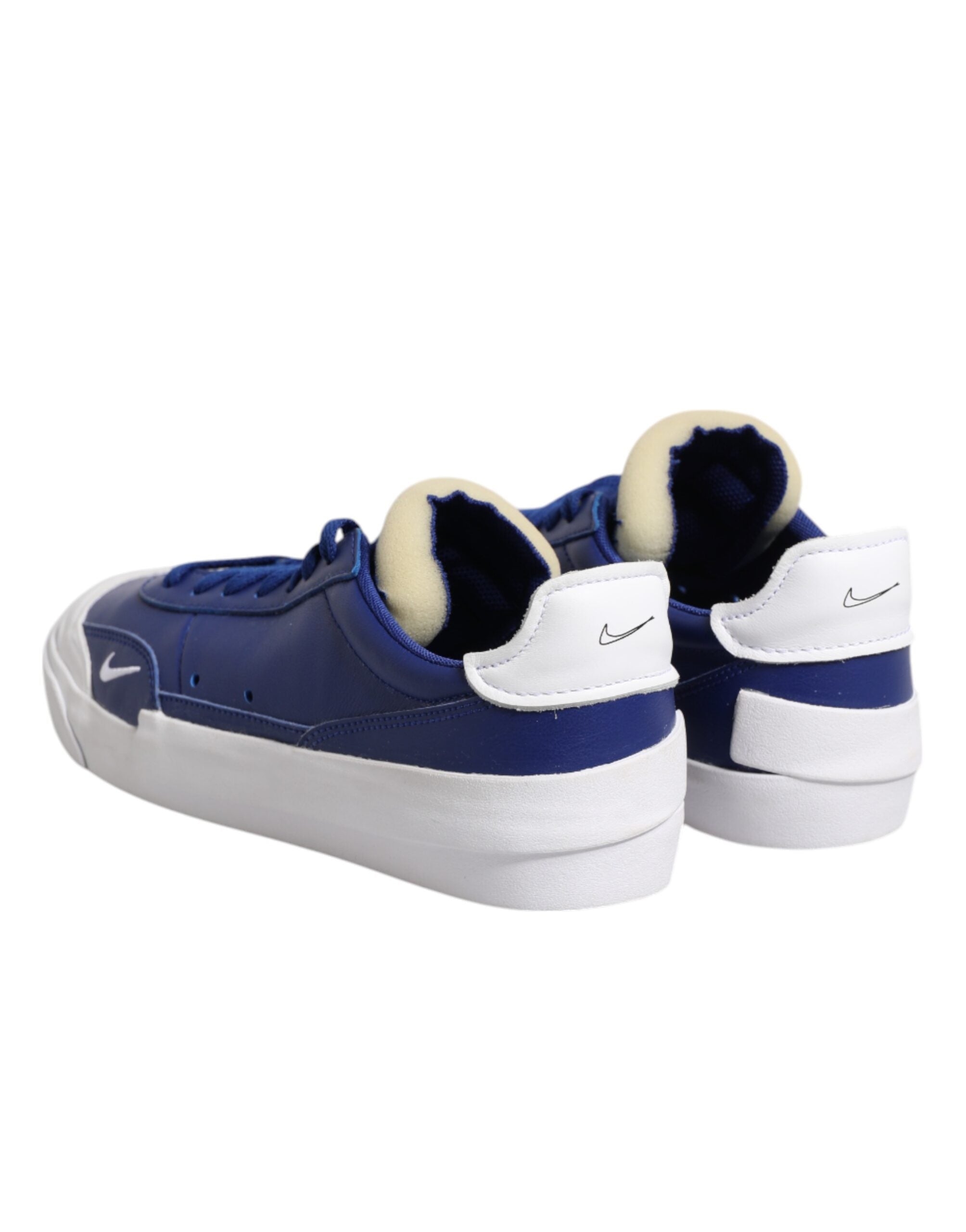 حذاء رياضي Nike PRM منخفض الارتفاع باللون الأبيض والأزرق برباط