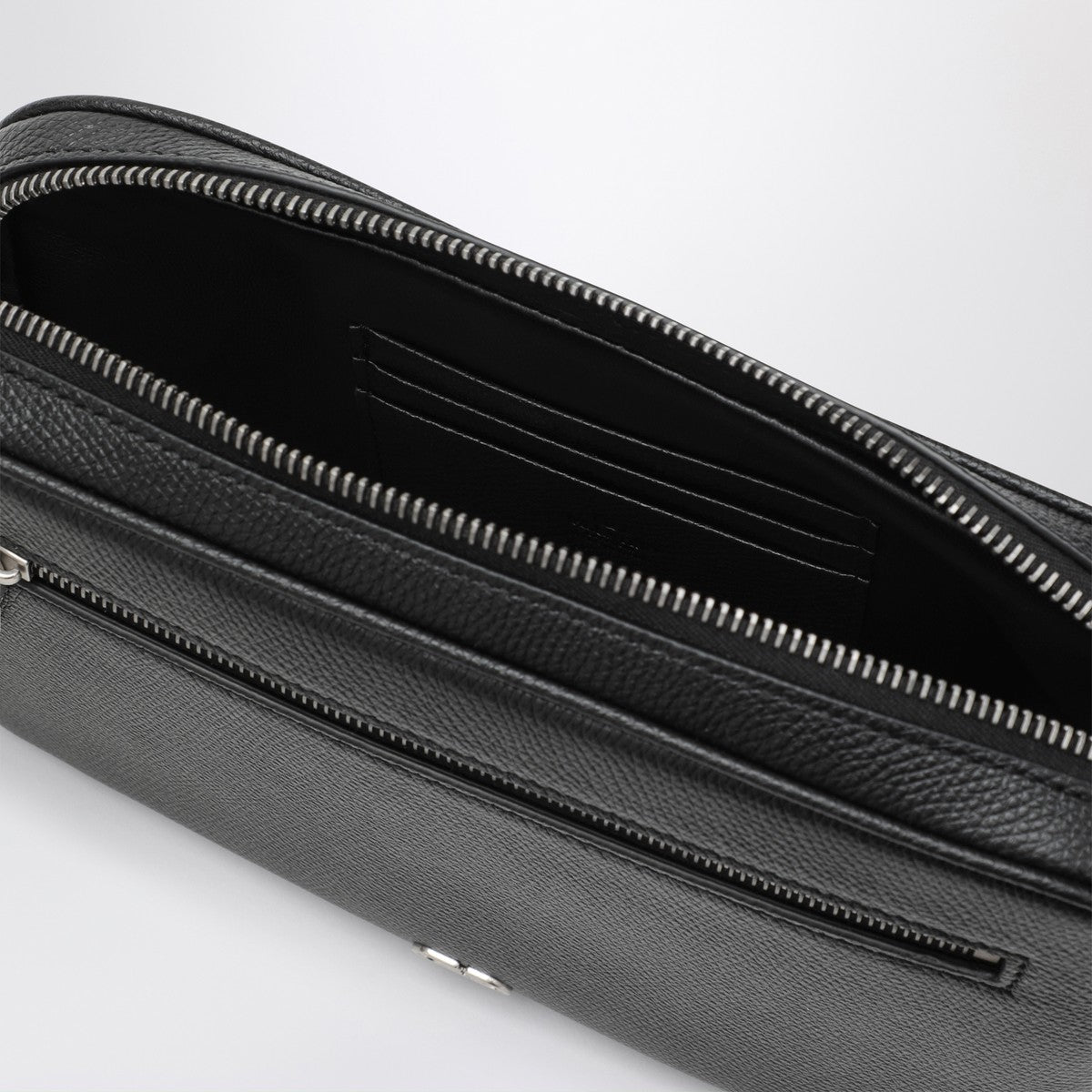 Valentino Garavani Valentino Garavani Vlogo Signature clutch black in grained calfskin