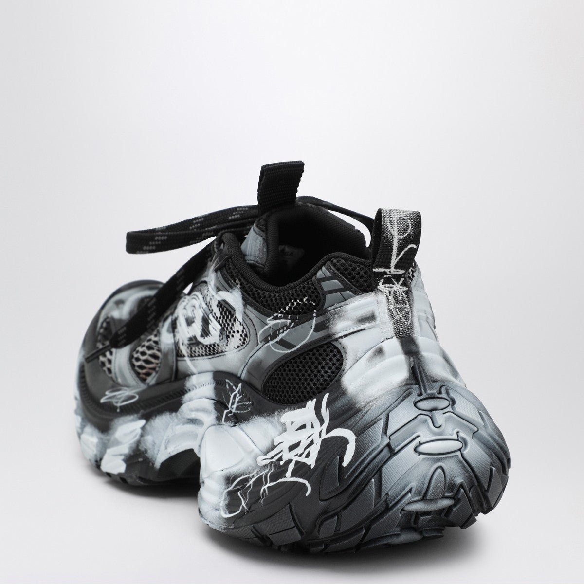 Balenciaga Balenciaga White/black 6XL sneakers with spray details