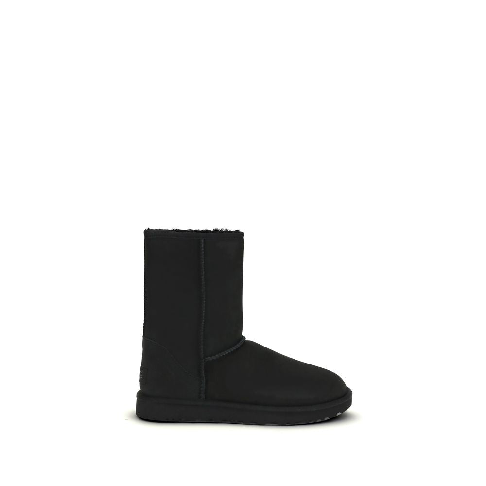 حذاء UGG Classic Short II
