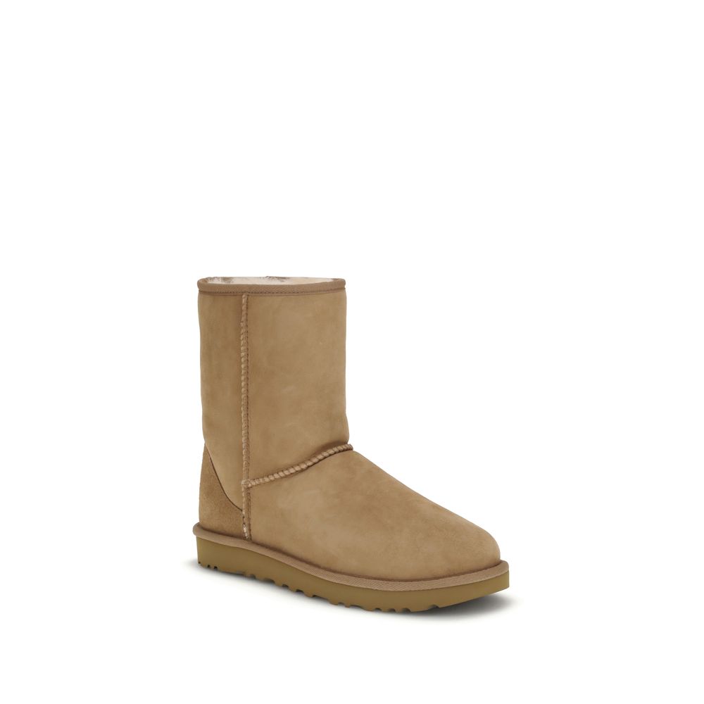 حذاء UGG Classic Short II