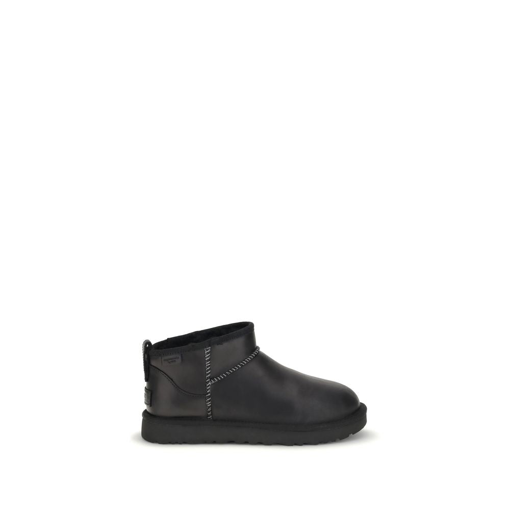 حذاء UGG الكلاسيكي الصغير للغاية للكاحل