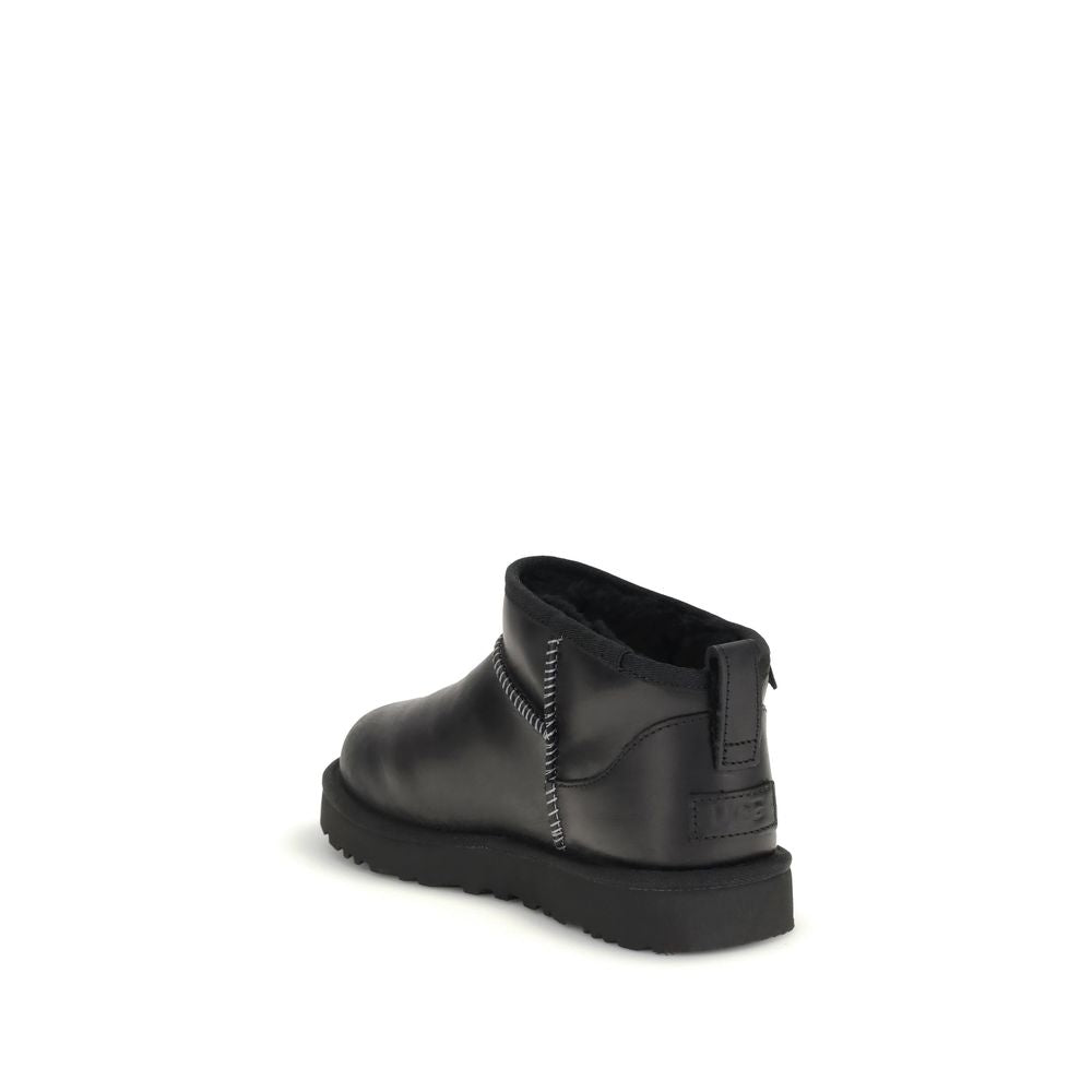 حذاء UGG الكلاسيكي الصغير للغاية للكاحل