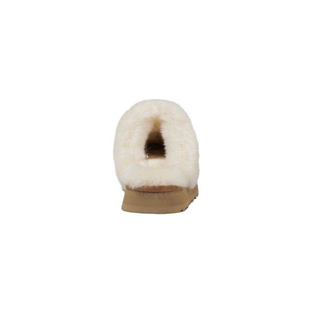 شبشب UGG من الجلد المدبوغ باللون البيج