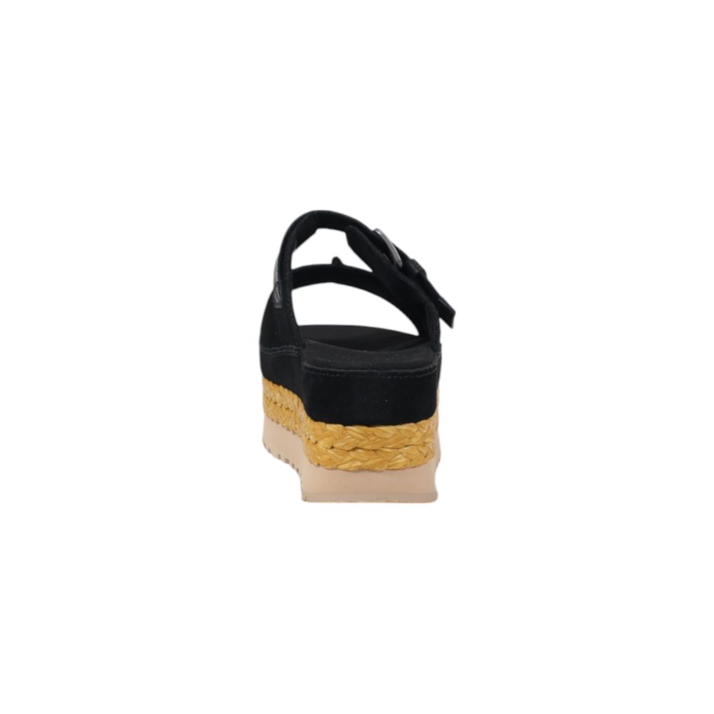 صندل UGG من الجلد المدبوغ باللون الأسود