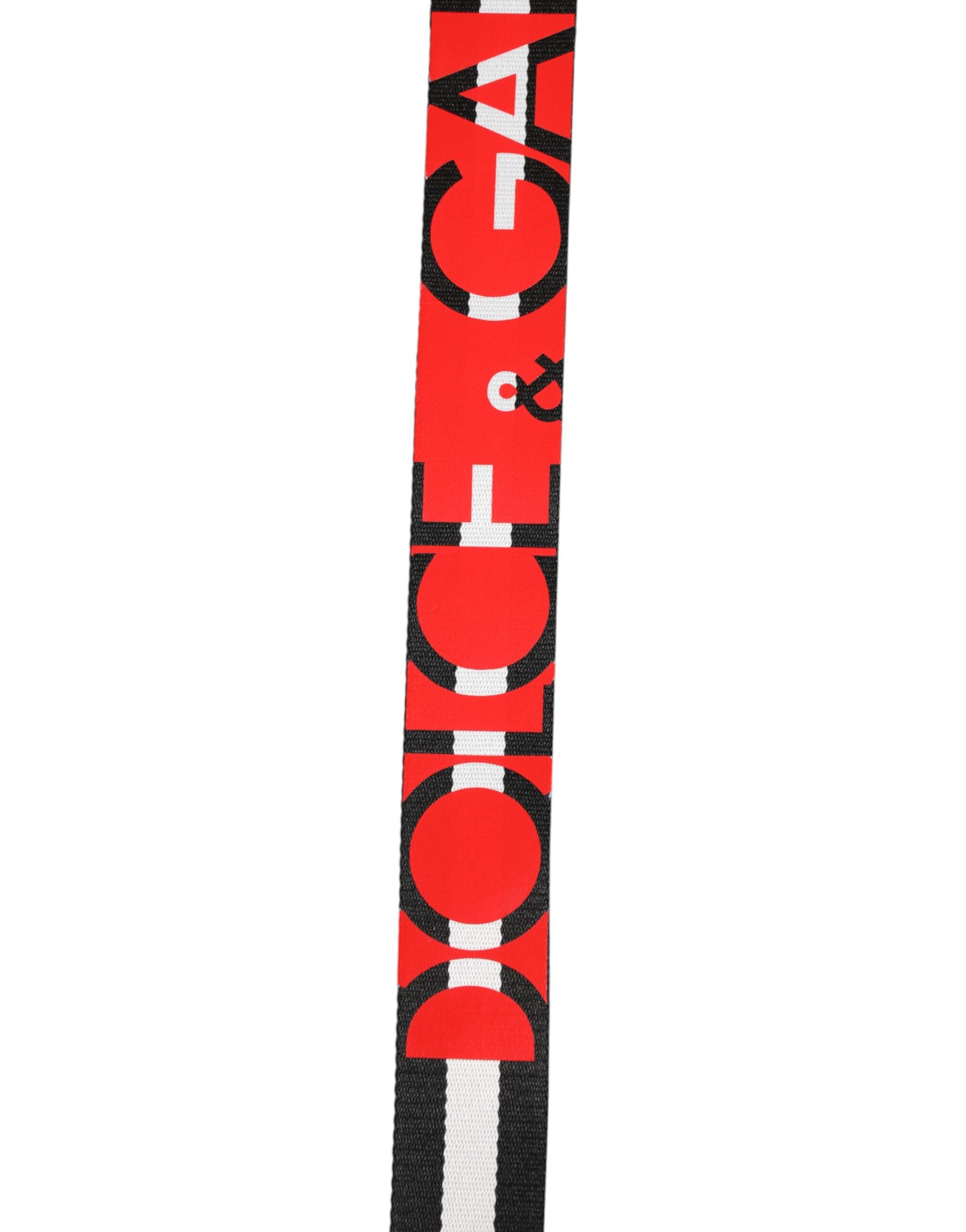 حزام دولتشي آند غابانا الأسود والأبيض المخطط بشعار معدني