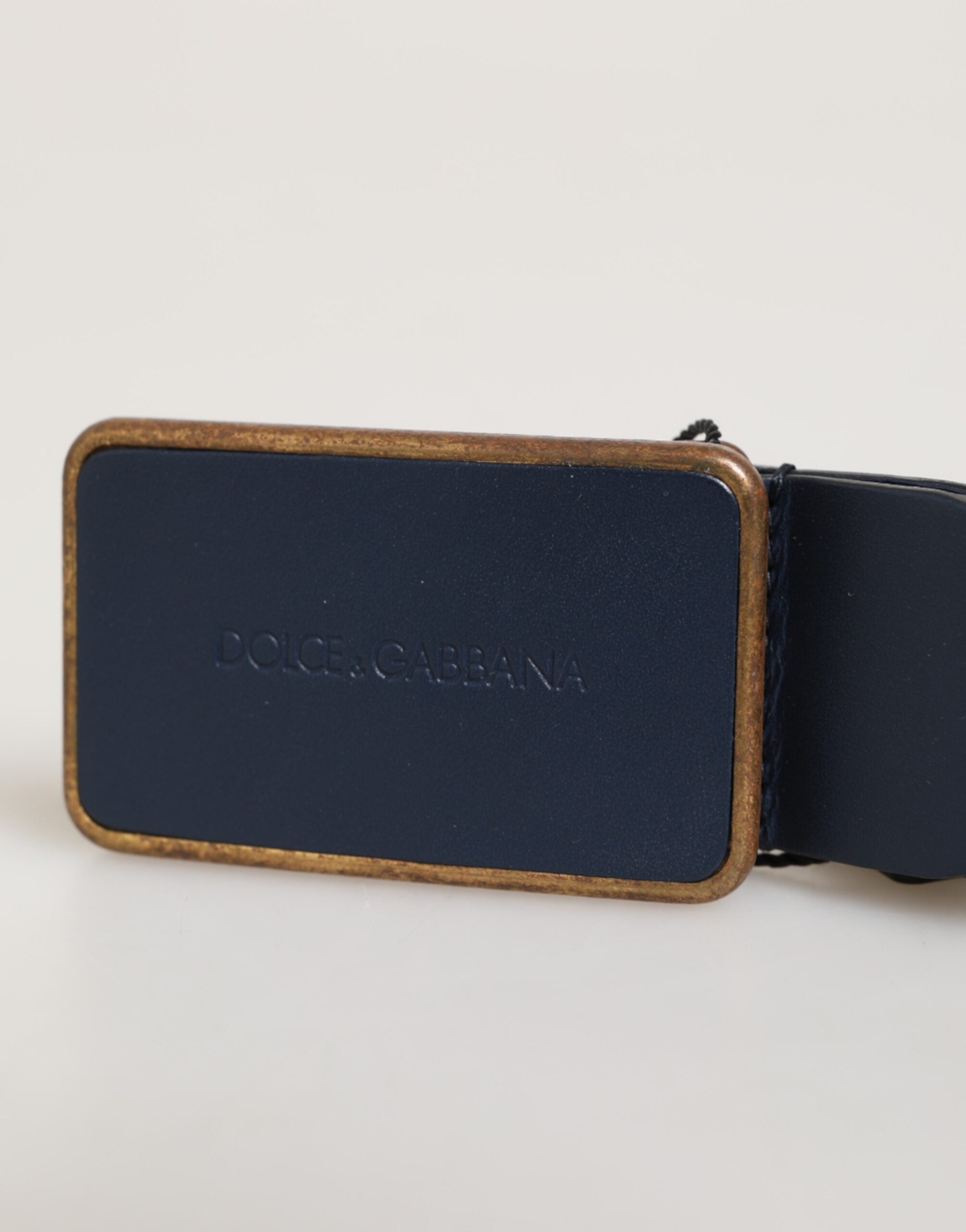 حزام دولتشي آند غابانا الكلاسيكي المصنوع من الجلد الأزرق ومشبك الشعار المعدني